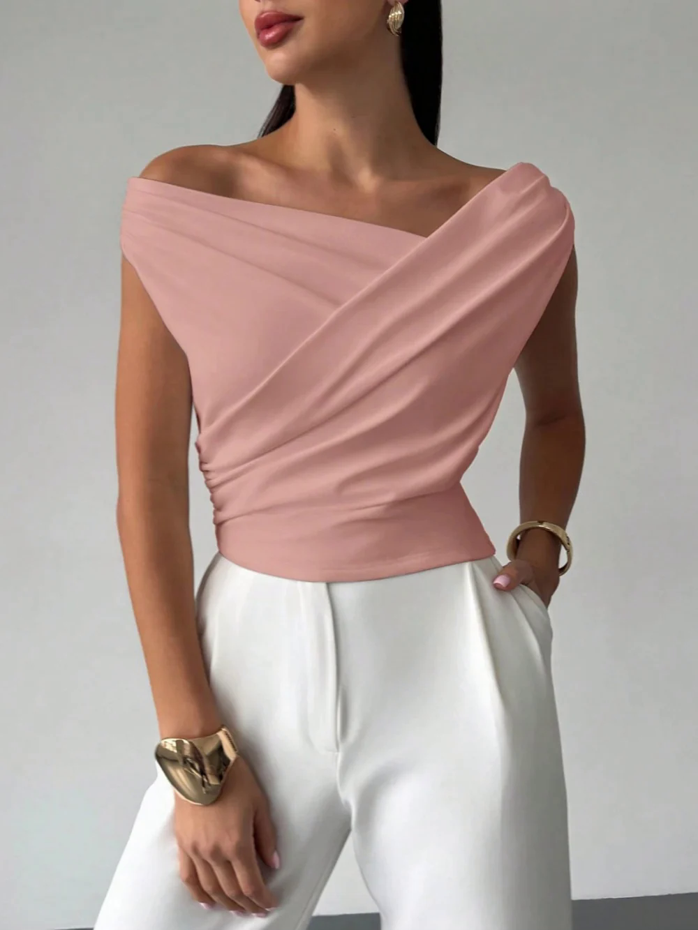 Off-shoulder fitted sleeveless crop top